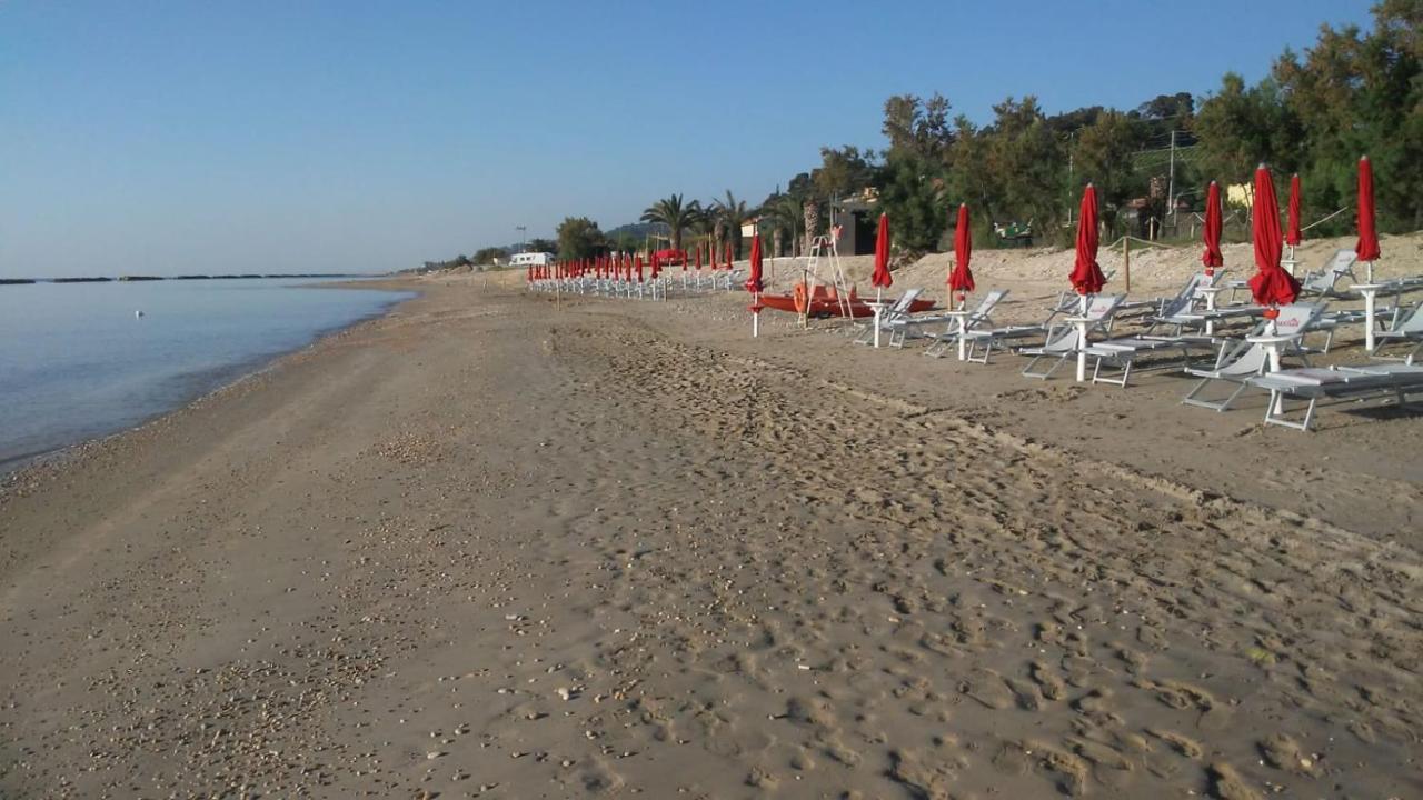 Ambruosi Village Resort & Spa Massignano Dış mekan fotoğraf