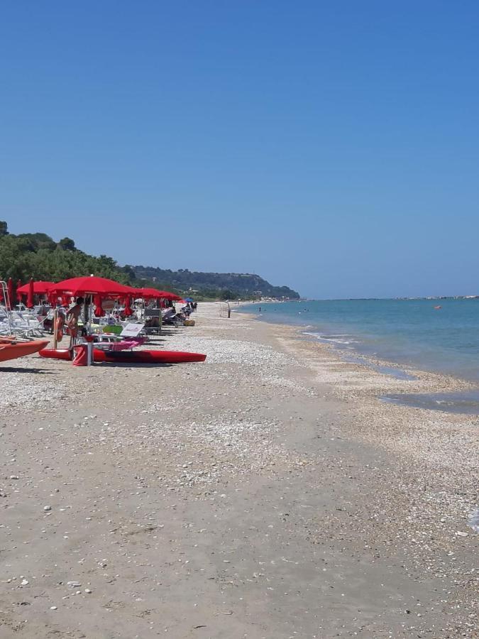Ambruosi Village Resort & Spa Massignano Dış mekan fotoğraf